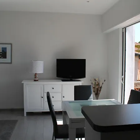 Agreable 3 Pieces Climatise Avec Vue Et Parking *