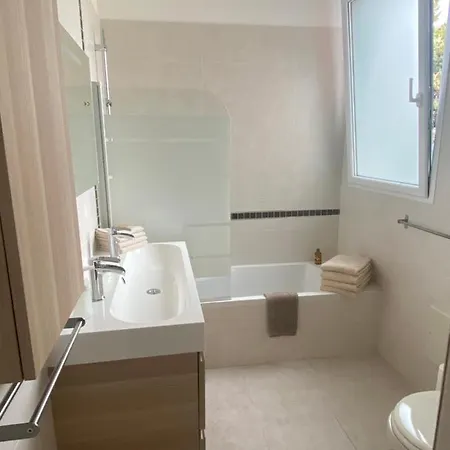 Apartment Agreable 3 Pieces Climatise Avec Vue Et Parking